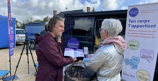 photo  le van de l’association solidarité femmes 49 s’est arrêté sur le marché de saint-george-sur-loire (maine-et-loire) pour sensibiliser et renseigner les habitants sur les violences conjugales.  &copy;  ouest-france 