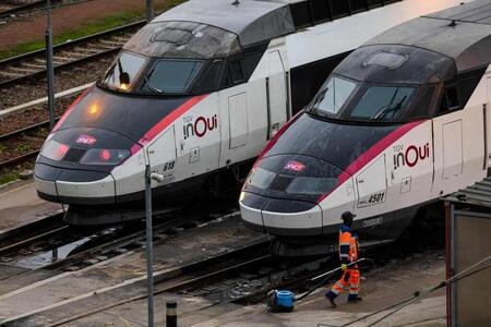 photo Des TGV à Montparnasse à Charenton-le-Pont (Val-de-Marne), en février 2024. IAN LANGSDON / AFP 