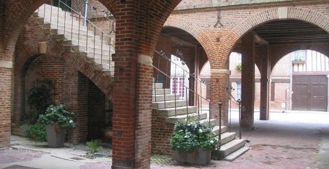 photo  des aménagements sont prévus dans la petite cité de caractère.  &copy;  ouest-france 