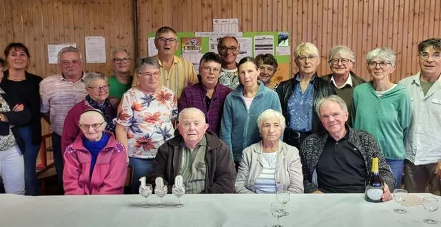 photo  paul rocheron a célébré ses 100 ans auprès de sa famille, ses amis et des membres du ccas.  &copy;  mairie de challes 