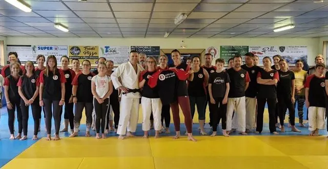photo  cours de taïso ici à la reprise en ce mois de septembre.  &copy;  judo-club de la 4cps 