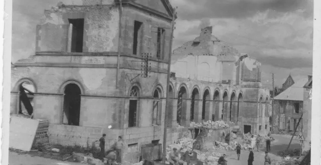 photo  l’hôtel de ville est devenu un champ de ruines.  &copy;  ouest-france 