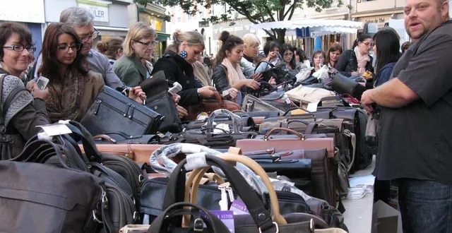 photo  la grande braderie du mans, c’est ce samedi 14 septembre, au mans (sarthe).  &copy;  archives ouest-france 