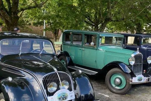 photo  les amateurs de vieilles voitures et motos étaient comblés.  &copy;  ouest-france 