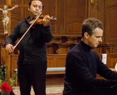 photo  liviu badiu, au violon et mathieu el fassi, au piano.  &copy;  ad libitum 