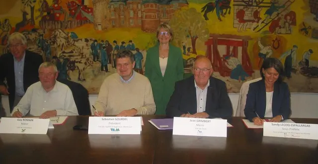 photo  de gauche à droite, jean-pierre féret, conseiller départemental ; guy romain, maire de vimoutiers ; sébastien gourdel, président de la cdc des vam ; véronique louwagie, députée ; jean grimbert, maire de gacé et sandy lecoq-espallargas, sous-préfète de mortagne-au-perche.  &copy;  ouest-france 