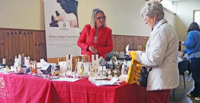 photo  des vêtements pour filles et pour femmes, des parfums, des cosmétiques, des bijoux, des compléments alimentaires des artisanes en création de bougies, d’objets en tissu, en confection de fleurs, un ensemble d’exposants seront présents pour ce second salon.  &copy;  archives ouest-france 