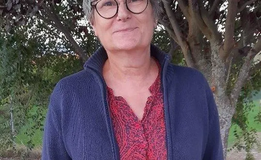 photo  hélène jusseaume, en partenariat avec la bibliothèque, invite les mulsannais à venir partager leurs souvenirs d’habitants.  &copy;  ouest-france 