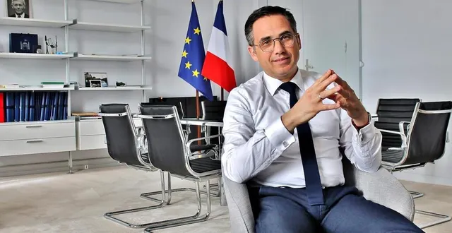 photo  le maire de sablé-sur-sarthe, nicolas leudière, dans son bureau, en mars 2023.  &copy;  archives ouest-france 