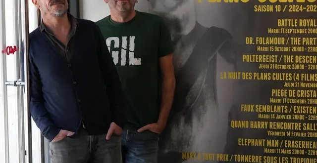 photo  angers, les 400 coups, jeudi 12 septembre 2024. georges-henri saulou et laurent blouineau, deux des gardiens du temple plans cultes, devant l’affiche des dix ans.  &copy;  tollidji 