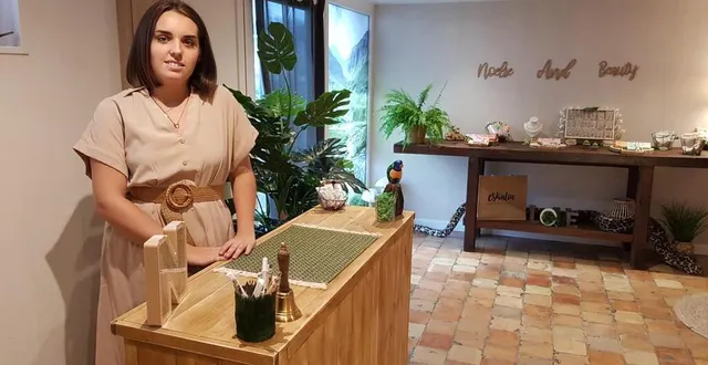 photo  noélie vallée dans son institut situé au 5, rue des lilas à bonnétable.  &copy;  le maine libre 