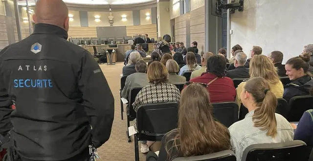 photo  la salle d’audience est pleine ce lundi 16 septembre 2024 à alençon, pour l’ouverture du procès aux assises de evan jean, poursuivi pour l’assassinat de son ex-compagne.  &copy;  ouest-france 