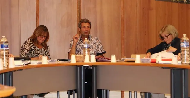 photo  sur proposition de jean-louis morice, le maire, les élus du conseil municipal de noyen-sur-sarthe ont adopté l’instauration de la taxe d’habitation sur les logements vacants.  &copy;  ouest-france 