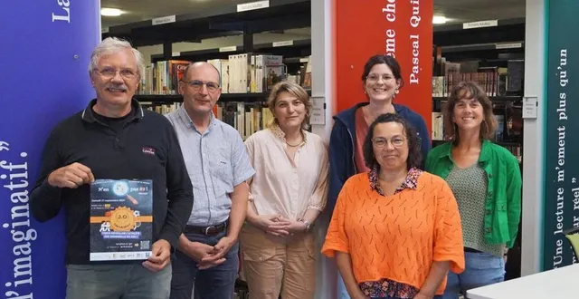 photo  au premier rang : jean-pierre anger, adjoint à la culture, et sophie davy-chesnier, coordinatrice de la petite enfance. au second rang : michel legalle, vice-président de la cdc ; fabienne dupré, responsable de la médiathèque ; pascaline langlais, animatrice à ekklesia ; et stéphanie gallot, responsable du centre aéré.  &copy;  ouest-france 