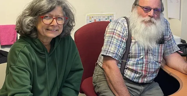 photo  jacques sourdille, secrétaire du centre culturel du vairais, et la trésorière, fabienne guirado.  &copy;  ouest-france 
