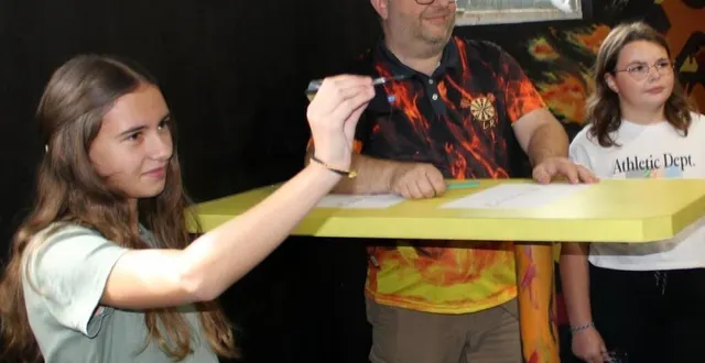 photo  les fléchettes se pratiquent dans une salle à l’arrière du bar du centre.  &copy;  le maine libre 