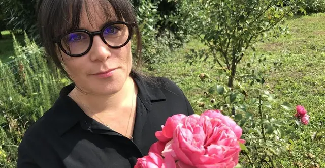 photo  la fleuriste anne verlac dans son jardin à mareil-sur-loir, le lundi 16 septembre 2024.  &copy;  le maine libre 