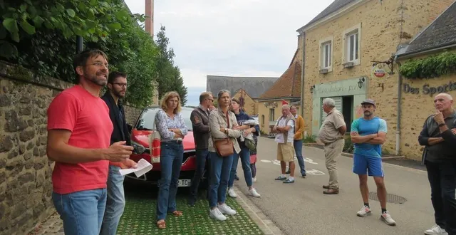 photo  la marche a permis aux habitants participant de s’exprimer. ils ont pu poser des questions, écouter le technicien du mans métropole pour ensuite aller poser leurs remarques par écrit afin qu’elles soient analysées.  &copy;  le maine libre 