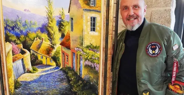 photo  l’artiste peintre ornais devant un de ses paysages lumineux et colorés, ici le village de villeray.  &copy;  ouest-france 