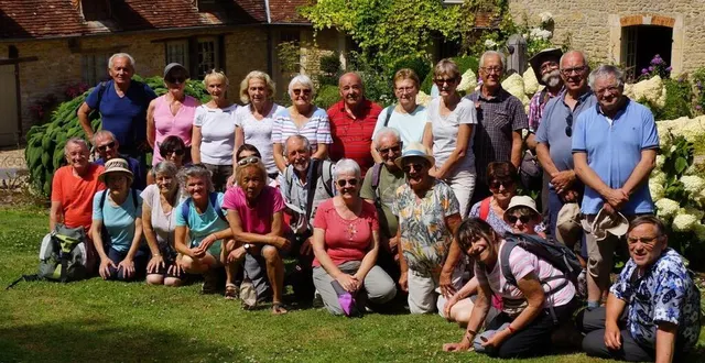 photo  des membres de la rando du dimanche, à cambremer en août 2024. avec jacques galienne (debout, 4e à partir de la droite).  &copy;  dr 