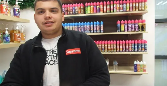 photo  amaël, responsable-vendeur du cercle de la vap.  &copy;  ouest-france 