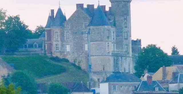 photo  le château de montmirail prépare les journées européennes du patrimoine.  &copy;  oust-france 