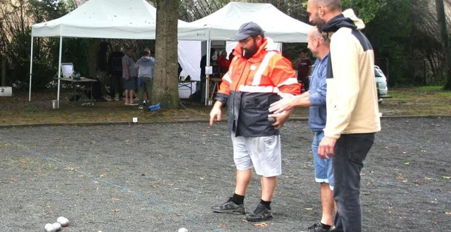 photo  le mauvais temps n’a pas découragé ces joueurs.  &copy;  le maine libre 