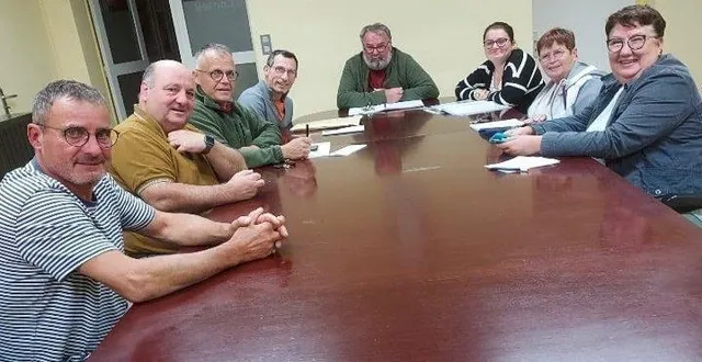 photo  les membres de l’association caisses à savons crosmièroises autour de thierry ricot, le président.  &copy;  le maine libre 