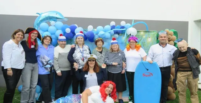 photo  l’ehpad en fête, avec pour thème la mer, vendredi 13 septembre, a réuni le personnel et les résidents accompagnés de leurs familles et amis. un après-midi bien animé, accessoires, déguisements, musique et dégustation de glaces, gâteaux.  &copy;  le maine libre 