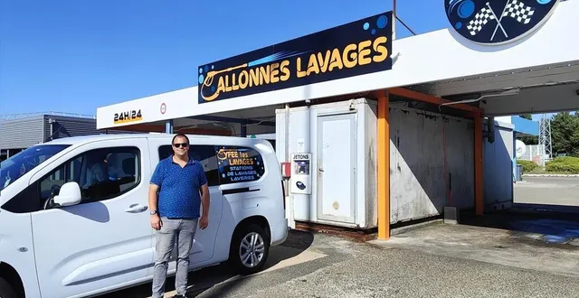 photo  yannick lesieur, le nouveau propriétaire, devant la station rénovée du parking e. leclerc, à allonnes  &copy;  . ouest-france 