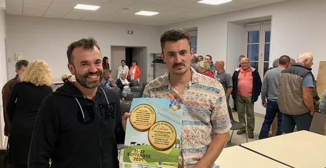 photo  jocelyn lenoir, président de l’association du comice agricole, et anthony beauné, chargé de communication, dévoilent le programme de ce week-end.  &copy;  ouest-france 