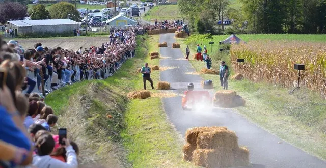 photo  lors des deux précédentes éditions, la course de caisses à savon de crosmières avait rassemblé un public venu en masse le long de la descente des renardières.  &copy;  archives ouest-france 
