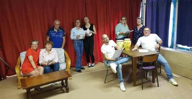 photo  la troupe des tréteaux de malestable en pleine répétition : une énergie contagieuse pour leur nouvelle pièce.  &copy;  le maine libre 