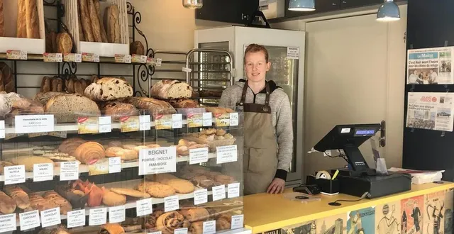 photo  sylvaine goulay au comptoir de sa boulangerie éphémère, à la décoration vintage.  &copy;  ouest-france 