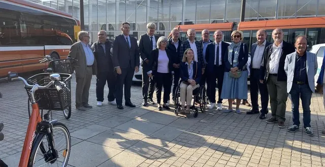photo  le pôle métropolitain mobilités ?a inauguré l’extension de son réseau de transport, à la gare du mans, en présence de plusieurs élus locaux.  &copy;  le maine libre 