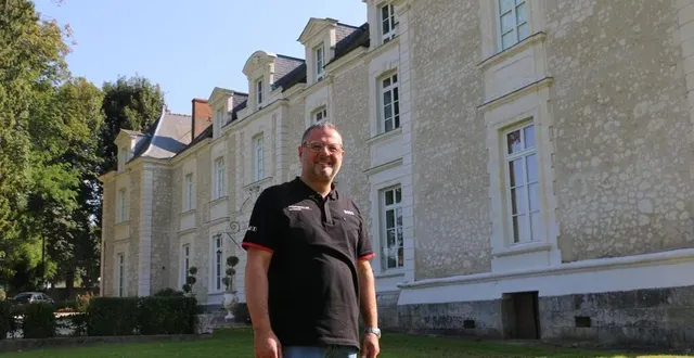 photo  fady fadel, propriétaire, avec son épouse cynthia, du château de montaupin, à oizé (sarthe), depuis trois ans, ne rate aucune édition des journées du patrimoine depuis son acquisition. la demeure s’ouvre au public ces samedi et dimanche 21 et 22 septembre 2024.  &copy;  ouest-france 
