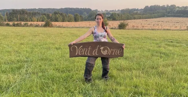 photo  lucie gautheyrie, la présidente, montre la jolie pancarte réalisée par le vice-président, yoann luvet.  &copy;  ouest-france 