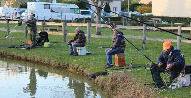 photo  un lâcher de truites de rentrée est programmé au plan d’eau de saint-rémy-des-monts, aujourd’hui.  &copy;  le maine libre. 