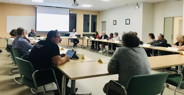 photo  nicolas rouanet, président de la communauté de communes du sud-est du pays manceau, est intervenu lors du conseil municipal.  &copy;  ouest-france 