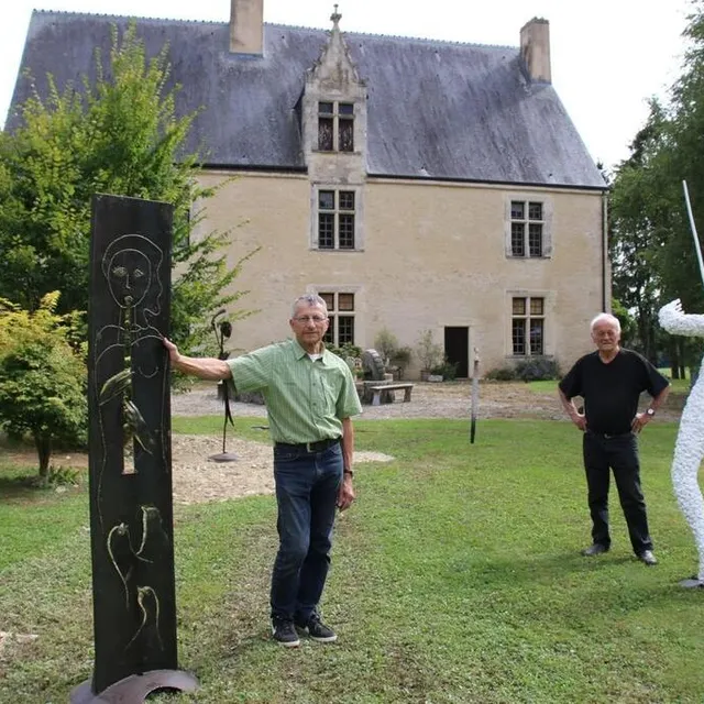 photo jean-pierre renard et jean- pierre milard, présentent leurs dessins, peintures et sculptures au manoir de couesme.  ©  le maine libre