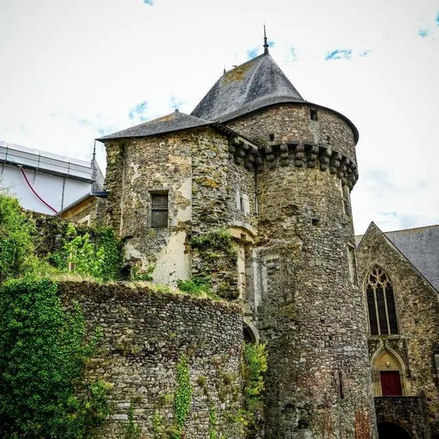 photo le château de sillé est en travaux.  ©  photo le maine libre – yvon loué