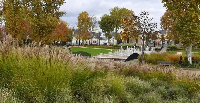 photo  l’automne s’installe. en sarthe, dans les parcs du mans, les couleurs changent et offrent de nouveaux paysages.  &copy;  archives le maine libre – yvon loue 