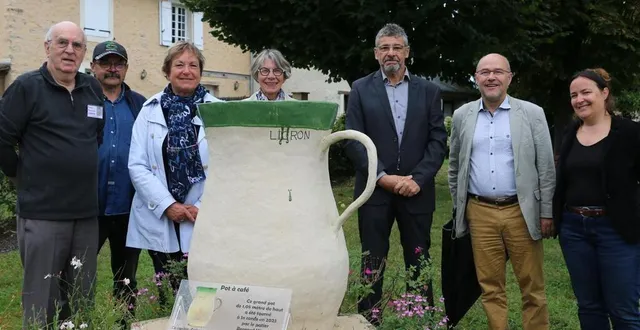 photo  ce pot à café géant a été inauguré, ce dimanche 22 septembre 2024, à l’occasion des journées européennes du patrimoine. il symbolise ainsi l’histoire pluricentenaire que cette commune au nord de la flèche (sarthe) entretient avec la poterie et les terres vernissées.  &copy;  ouest-france 