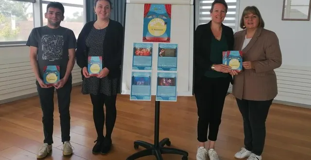 photo  de gauche à droite, julien beucher et chloé pierre dit lemarquand, chargés de communication, julia houlbert, responsable du service communication et christelle gersant, adjointe au maire, ont présenté cette nouvelle saison culturelle.  &copy;  ouest-france 
