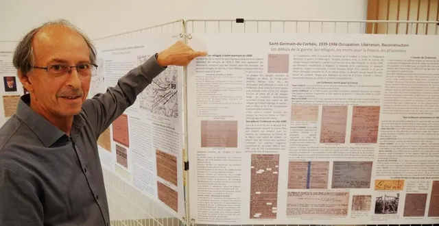 photo  jean-claude martin, président des amis du patrimoine, présente le panneau sur l’histoire inédite des réfugiés à saint-germain.  &copy;  ouest-france 