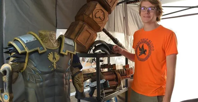 photo  armure, marteau et armes intergalactiques font partie des dernières créations de baptiste schneider.  &copy;  ouest-france 