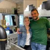 photo ophélie et stéphane martin, les nouveaux propriétaires, ont ouvert le bar-restaurant le café pomme, le 6 septembre, place saint-vigor, à athis-de-l’orne.