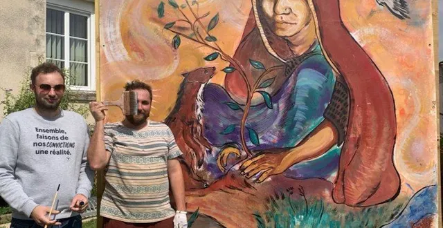 photo  damien deville et l’artiste fasto près d’une fresque.  &copy;  le maine libre 