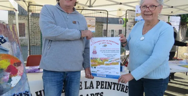 photo  ghislaine flotte, présidente, bernard gueffier, trésorier, de l’association le triangle des artistes présentent l’affiche des 6 x 4heures de la peinture et des arts édition 2024.  &copy;  le maine libre 