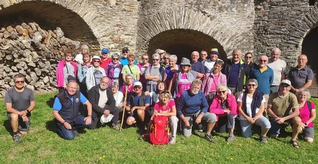 photo  une cinquantaine de randonneurs de l’association « chemins en gévaudan » de venteuges (haute-loire) ont passé une journée à angrie mardi 17 septembre. après une randonnée d’environ 13 km, les marcheurs se sont retrouvés aux fours à chaux de la veurière pour une explication très détaillée de l’histoire du lieu, de son fonctionnement et de la fin de son exploitation que jean-yves rondeau, le propriétaire du site, se plaît toujours à partager. « nous avons été très agréablement surpris par les explications détaillées données sur ces fours à chaux. c’est un homme passionné qui nous a régalés », a souligné le président de l’association des randonneurs andré gibert.  &copy;  co 